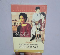 Sakura di tengah prahara : biografi Ratna Sari Dewi Sukarno